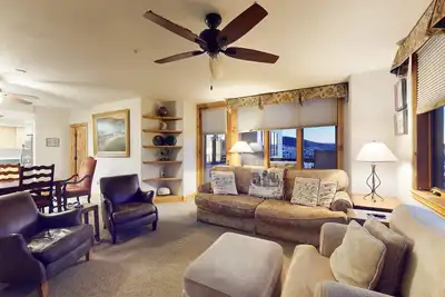 Image de Slope-side retreat w/ private balcony, spacious accommodations, & shared pools