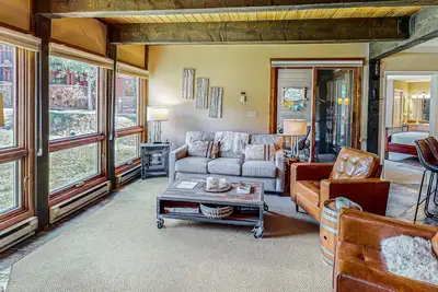 Image de Ground-floor chalet near Steamboat Ski Resort with pool, hot tubs & washer/dryer