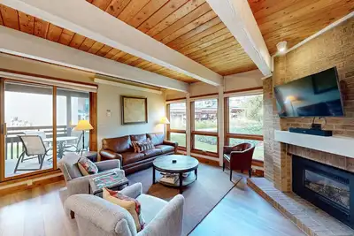 Image de Amazing condo next to Steamboat skiing with hot tubs, pool & washer/dryer