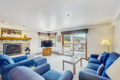 Image de Wonderful family home next to gondola, restaurants, hike/bike trails & pool