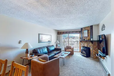 Image de Quaint, ski-in/ski-out retreat w/ shared hot tub, sauna, and fenced-in backyard