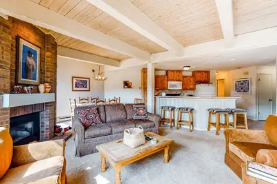 Image de Bright Steamboat home with pool & hot tub - short walk to ski resort lift