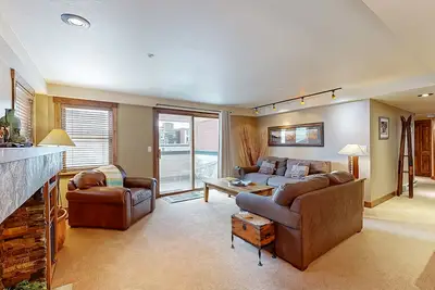 Image de Luxury remodel in base area next to gondola, restaurants, shops with pool