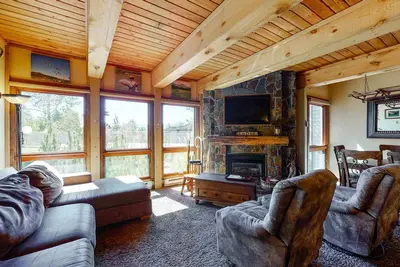 Image de Convenient 1st-floor Steamboat chalet with pool, hot tubs & washer/dryer
