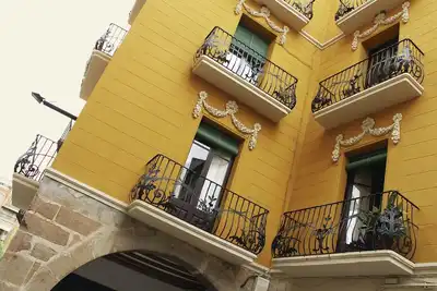 Image de Cal Comabella - maison moderniste dans le centre historique de Balaguer