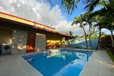 Image de Private Beach House avec piscine