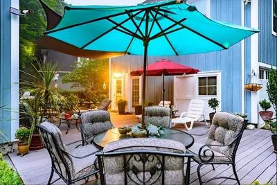 Image de Maison d'hôtes confortable à Newport Ri!