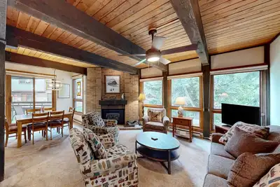 Image de Wonderful condo 1 block from Steamboat Ski Resort with pool & hot tubs