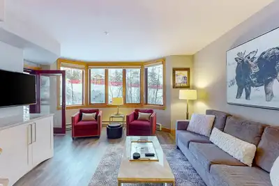 Image de Modern mountain luxury condo just steps from pool, resort & restaurants