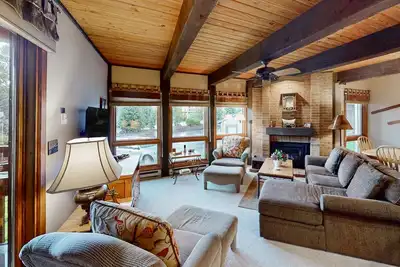 Image de Steamboat mountain lodge with pool & hot tubs - 1 block from lifts
