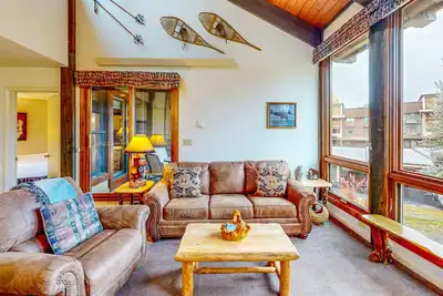 Image de Top-floor mountain condo with hot tubs & pool - close to Steamboat lifts