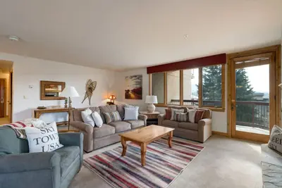 Image de Condo on the slopes w/ hike & bike trails, restaurants, & pools just steps away