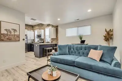 Image de 100 yr-old Charm! You won't want to leave - minutes to Downtown.