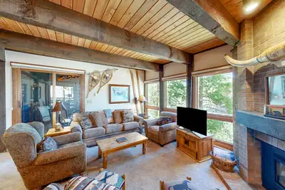 Image de Rustic Steamboat condo with pool, hot tubs & shuttle to downtown