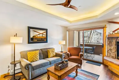 Image de Ideal ski-cation condo with a pool, hot tub, and gym - 450 yards to the gondola