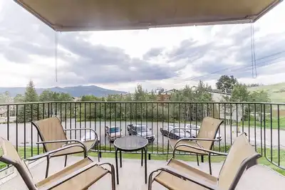 Image de Pleasant slope-side home w/ ski-in/ski-out access to mountain trails