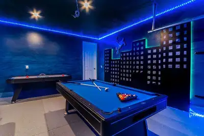 Image de Theater Room | Themed Games Room | Themed Kids Bedrooms | Screened Pool