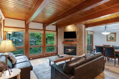 Image de Classic Steamboat lodge-style condo with hot tubs & pool