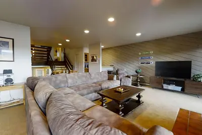 Image de Enjoy great views from this condo with two shared hot tubs