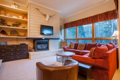 Image de Updated & serene creekside condo w/ shared hot tubs - near activities & trails