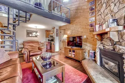 Image de Splendid ski-in/ski-out condo w/ loft area, gorgeous sunset & valley views