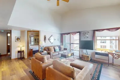 Image de Dreamy ski-in/out escape next to gondola & resort trails with pool