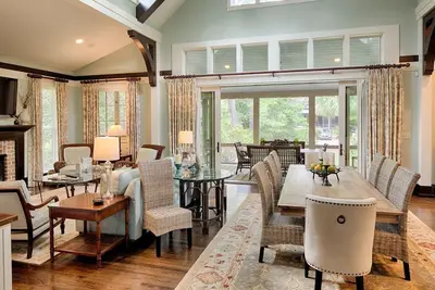 Image de Popular West Wilson Retreat - 2 Masters on the first floor