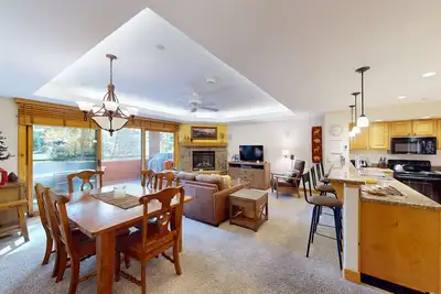 Image de Modern, spacious condo w/ a shared pool, hot tub, & gym - close to the slopes