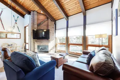 Image de Spacious condo with pool & hot tubs - steps from Steamboat gondola