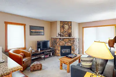 Image de Great condo w/ remodeled kitchen, balcony, & ski-in/ski-out access to mountain