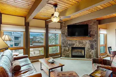 Image de Gorgeous Steamboat condo near lift with pool, hot tubs & washer/dryer