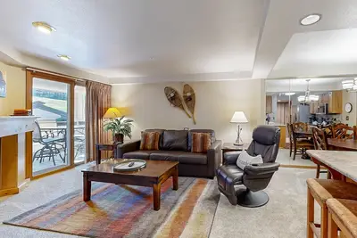Image de Perfect retreat on slopes with trails, restaurants, pools, and gym steps away