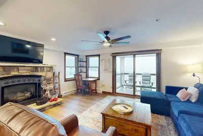 Image de Comfortable family home with stunning views & pool/hot tub - walk to lifts