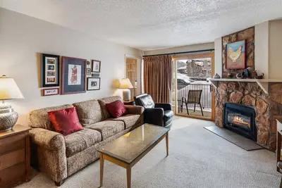 Image de Quaint mountain condo w/ balcony & gas grill - ski-in/ski-out access to mountain