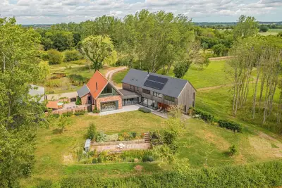 Image de Luxury Family Farmhouse near Southwold – Sleeps 10, 5 Bedrooms, Dog Friendly