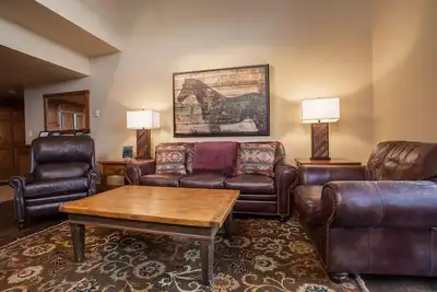 Image de Luxury, Top-Floor, Ski-In/Ski-Out Condo w/ Fireplace, Balcony & Shared Hot Tub