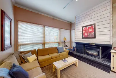Image de Ski, stay, & play - Steamboat Springs getaway only steps away from the mountain