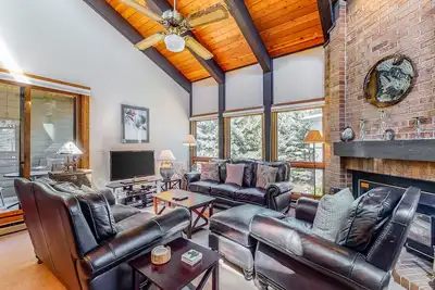 Image de Top-floor Steamboat Springs condo near gondola with pool & hot tubs