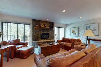 Image de Family vacation condo - close to the resort with two hot tubs on-site