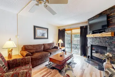 Image de Charming mountain lodging bordering ski area w/ easy access to mountain trails