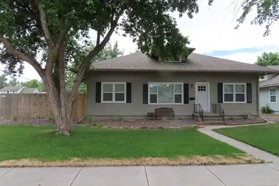 Image de Spacious Heart of Loveland Bungalow with swingset and large yard