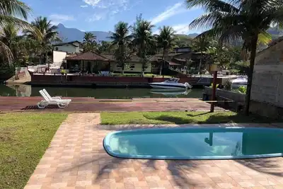 Image de Villa com deck e piscina privativa, vigilância 24 horas no condomínio Bracui