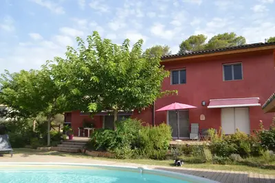 Image de Spacieuse maison écologique familiale, calme, vue dominante, piscine,