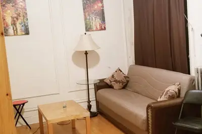 Image de Large bright 1 bdrm with high ceilings 20 mins from Times square