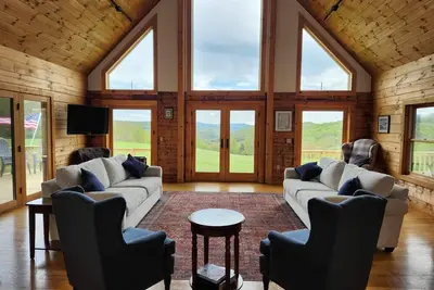 Image de Spacious log home on a hill top with an amazing view