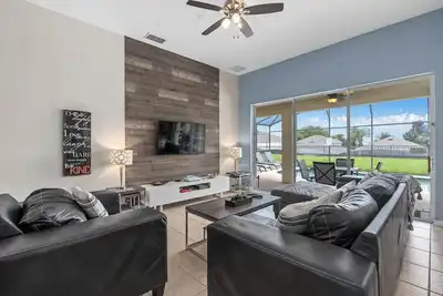 Image de Frozen, Harry Potter, Mickey Themed Rooms, Encanto Game Room \n5 Minutes From Disney