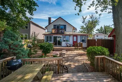 Image de Lakefront, awesome views, water access, center strip, private, parking.