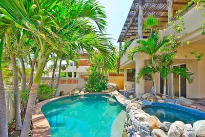 Image de Charming Villa in Pedregal, Private Pool & Jacuzzi