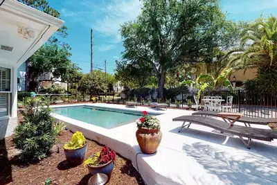 Image de Coastal Dream 4 bedroom single level home with Pool!