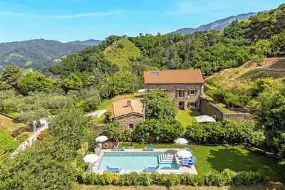 Convent La Perla - a renovated old convent with swimming pool in Carrara